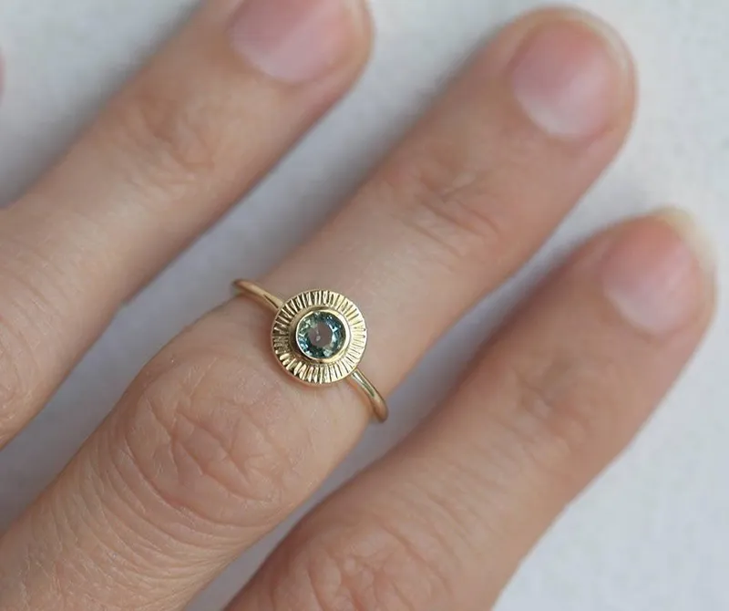 Crey Round Sapphire Ring vy 3