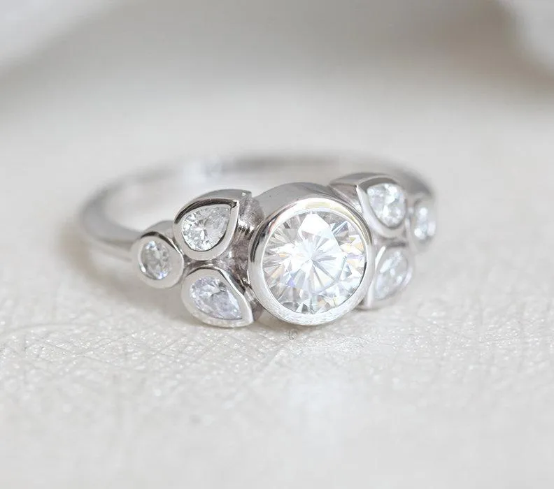 DIAMOND RING, 18K WHITE GOLD ENGAGEMENT RING view 2