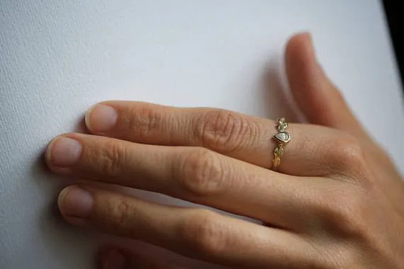 DIAMOND ENGAGEMENT RING, PEAR ENGAGEMENT RING vy 3
