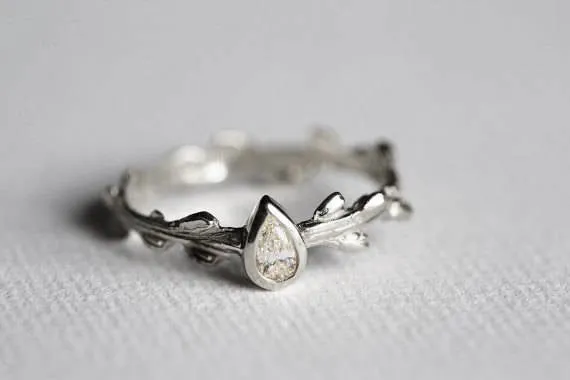 DIAMOND ENGAGEMENT RING, PEAR ENGAGEMENT RING vy 5