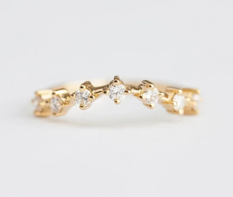 Diamond Ring, Curved Ring diamond round cut engagement ring