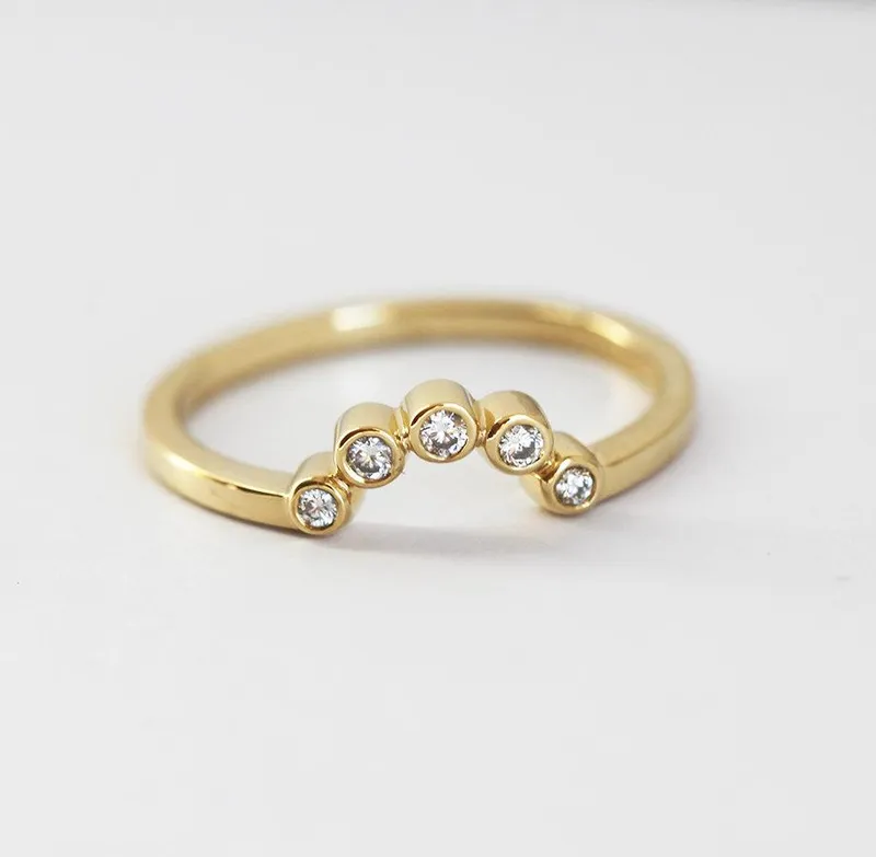 Diamond Ring, Simple Curved Ring diamond round cut engagement ring