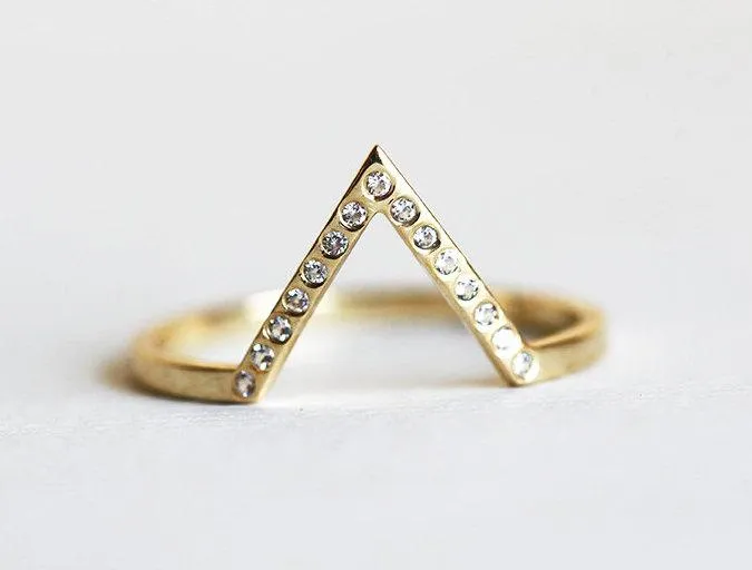 Diamond Wedding Ring, Curved Wedding Ring round cut engagement ring