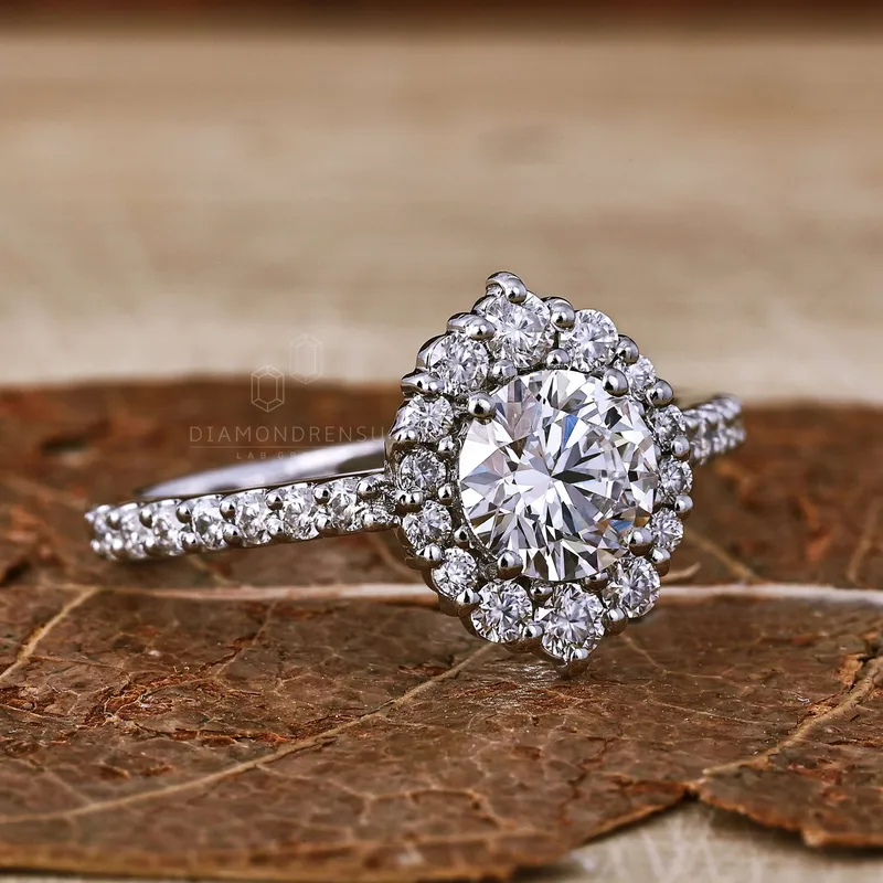 0.85 CT Round Brilliant Cut Lab Grown Diamond Halo Engagement Ring vy 4