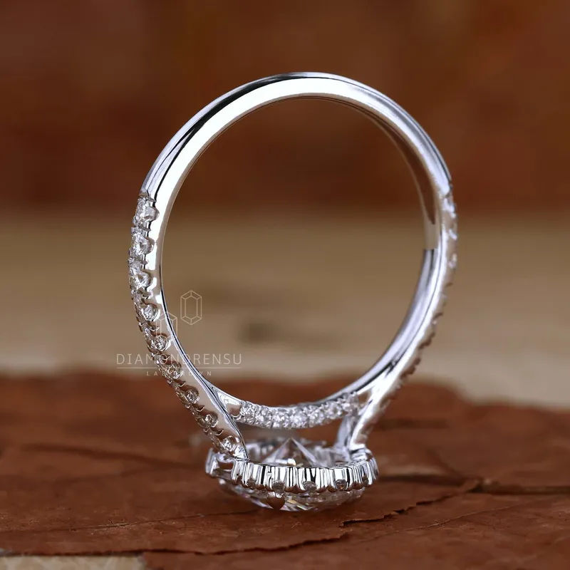 1 Carat Oval Diamond Ring with Sparkling Halo Design vy 2