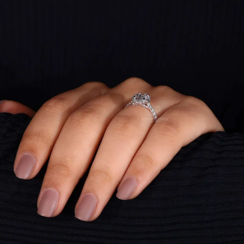 1 Carat Oval Diamond Ring with Sparkling Halo Design vy 9