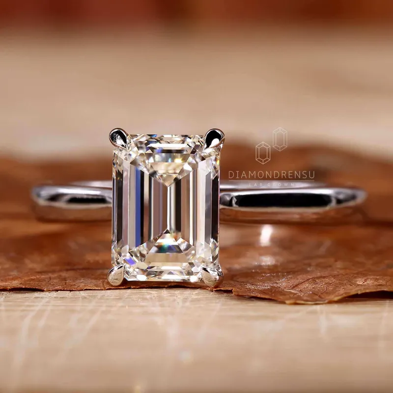 2 Carat Solitaire Emerald Cut Diamond Ring for Women vy 2