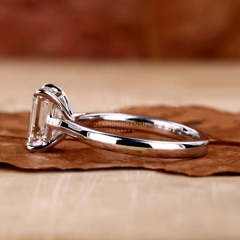 2 Carat Solitaire Emerald Cut Diamond Ring for Women vy 4
