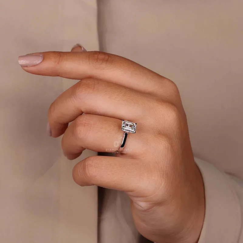 2 Carat Solitaire Emerald Cut Diamond Ring for Women vy 3