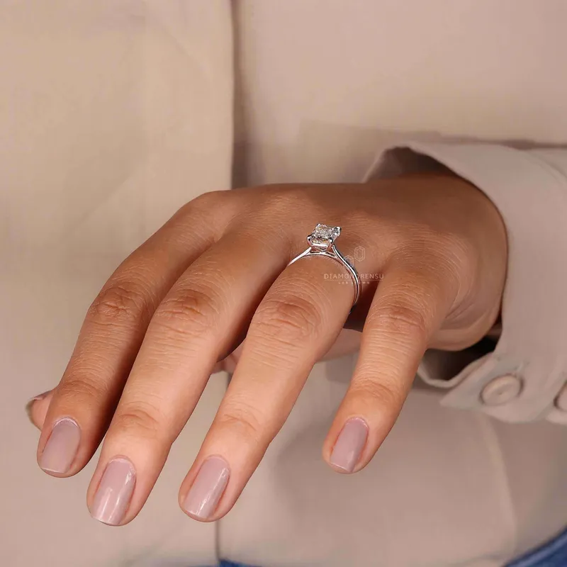 2 Carat Solitaire Emerald Cut Diamond Ring for Women vy 7