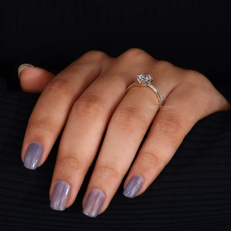 Bypass Round Diamond Ring in Gold - A Twist on Classic Beauty vy 7