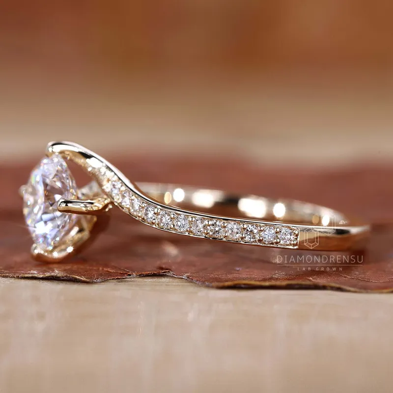 Bypass Round Diamond Ring in Gold - A Twist on Classic Beauty vy 2