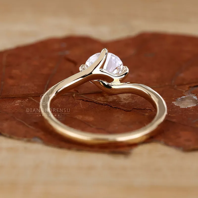 Bypass Round Diamond Ring in Gold - A Twist on Classic Beauty vy 4