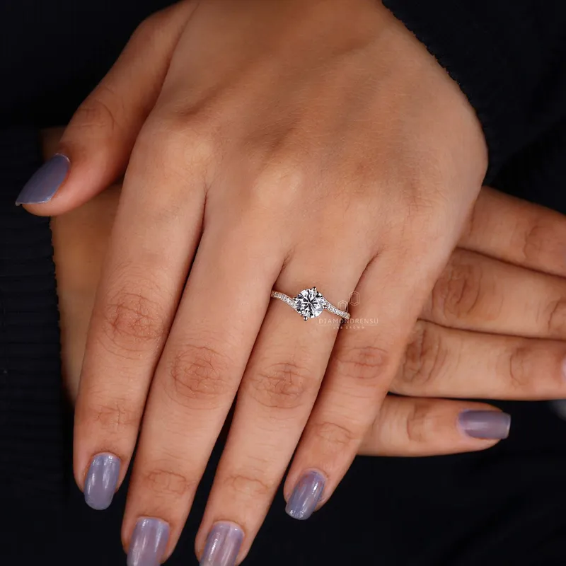 Bypass Round Diamond Ring in Gold - A Twist on Classic Beauty vy 6