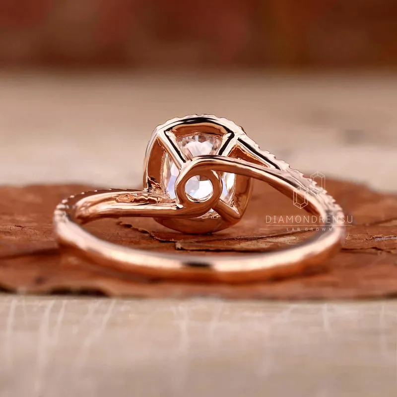 Cushion Cut Lab Grown Diamond Halo Engagement Ring for Women vy 4