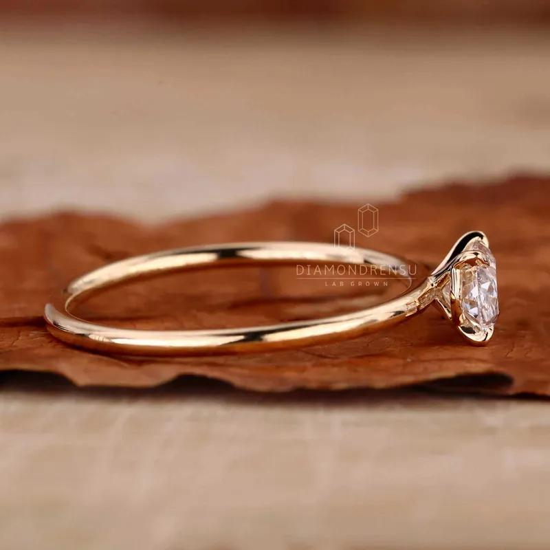East to West Set Oval Diamond Solitaire Engagement Ring for Women vy 3