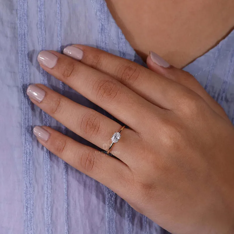 East to West Set Oval Diamond Solitaire Engagement Ring for Women vy 4