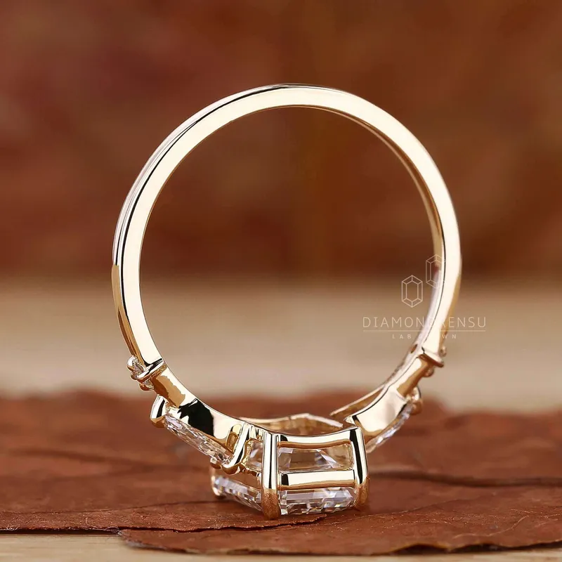 Emerald and Pear Cut Lab Grown Diamond Engagement Ring for Her vy 4