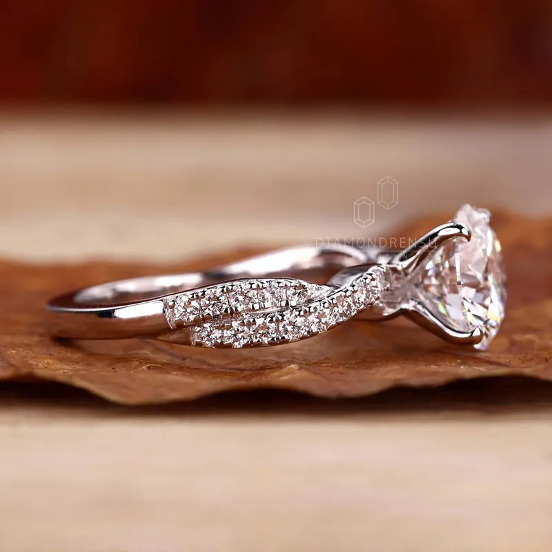 IGI Certified 1.50 CT Round Lab Grown Diamond Engagement Ring view 3
