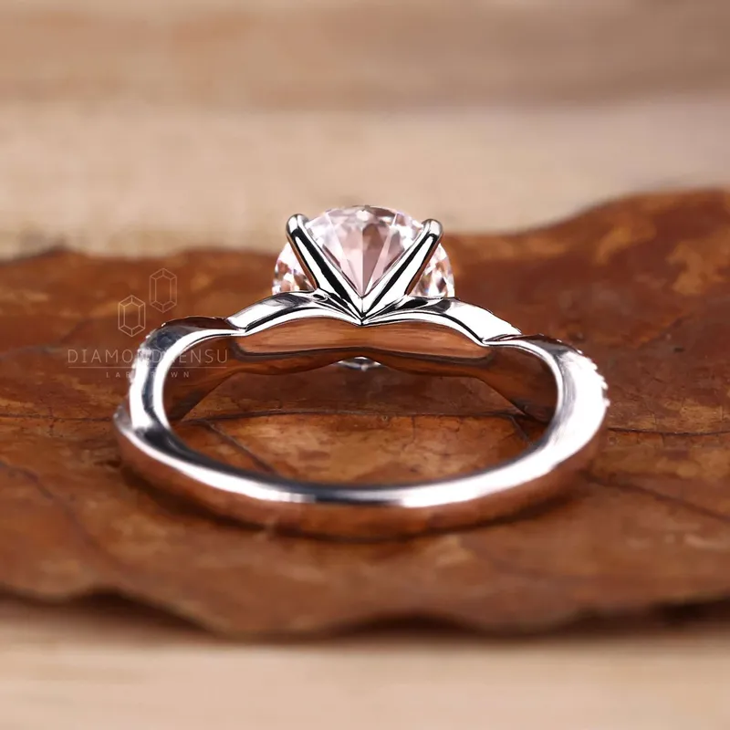 IGI Certified 1.50 CT Round Lab Grown Diamond Engagement Ring view 5