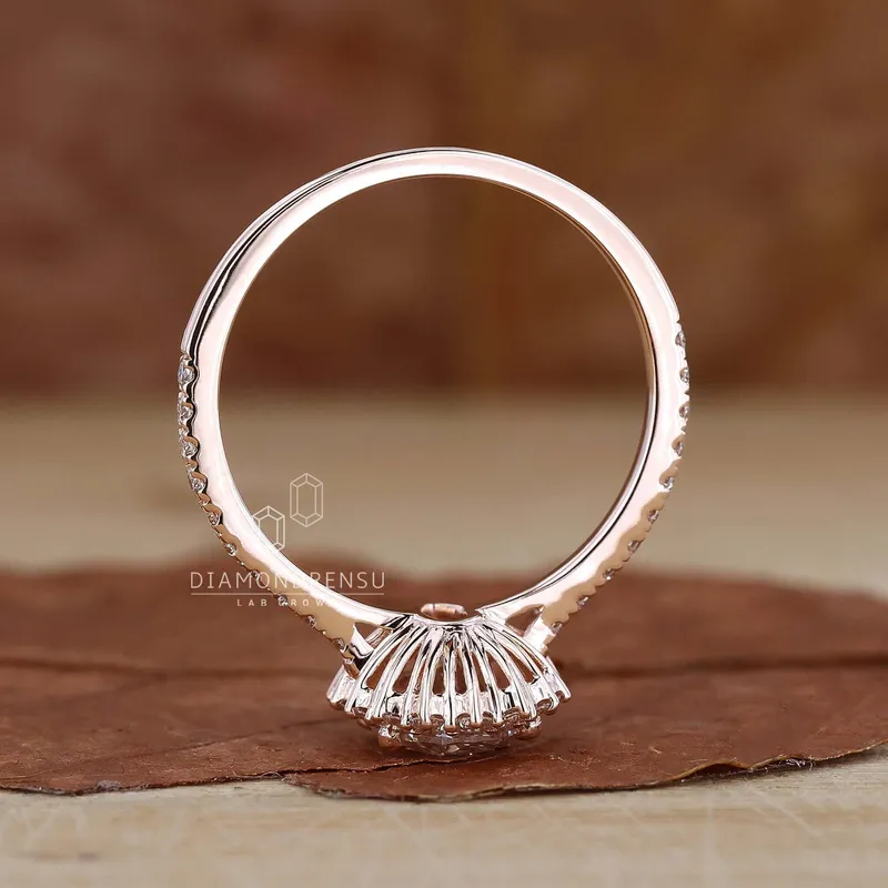 Oval Cut Lab Grown Diamond Halo Engagement Ring for Women vy 3