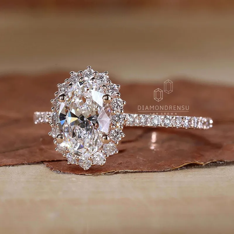 Oval Cut Lab Grown Diamond Halo Engagement Ring for Women vy 2