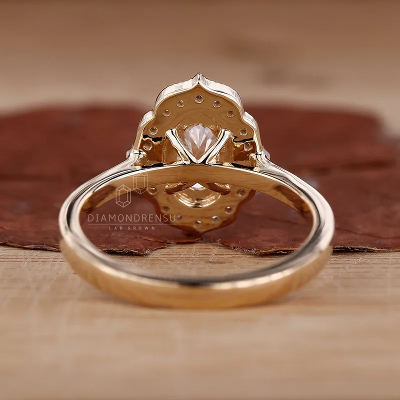 Oval Halo Engagement Ring for a Lasting Impression vy 3