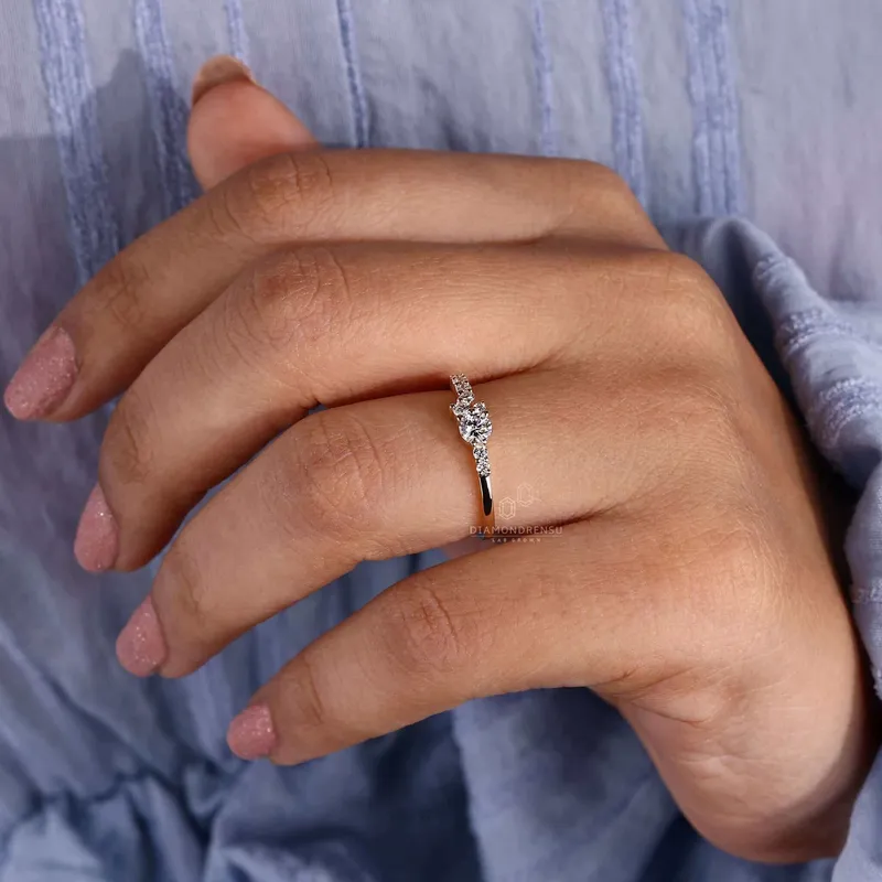 Round Brilliant Cut Lab Grown Diamond Cluster Engagement Ring for Her vy 6