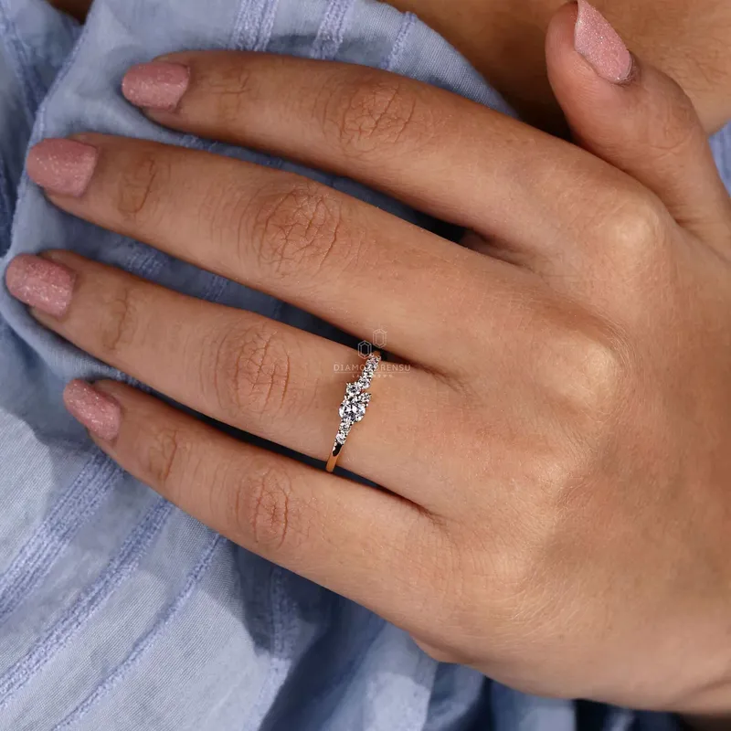Round Brilliant Cut Lab Grown Diamond Cluster Engagement Ring for Her vy 7