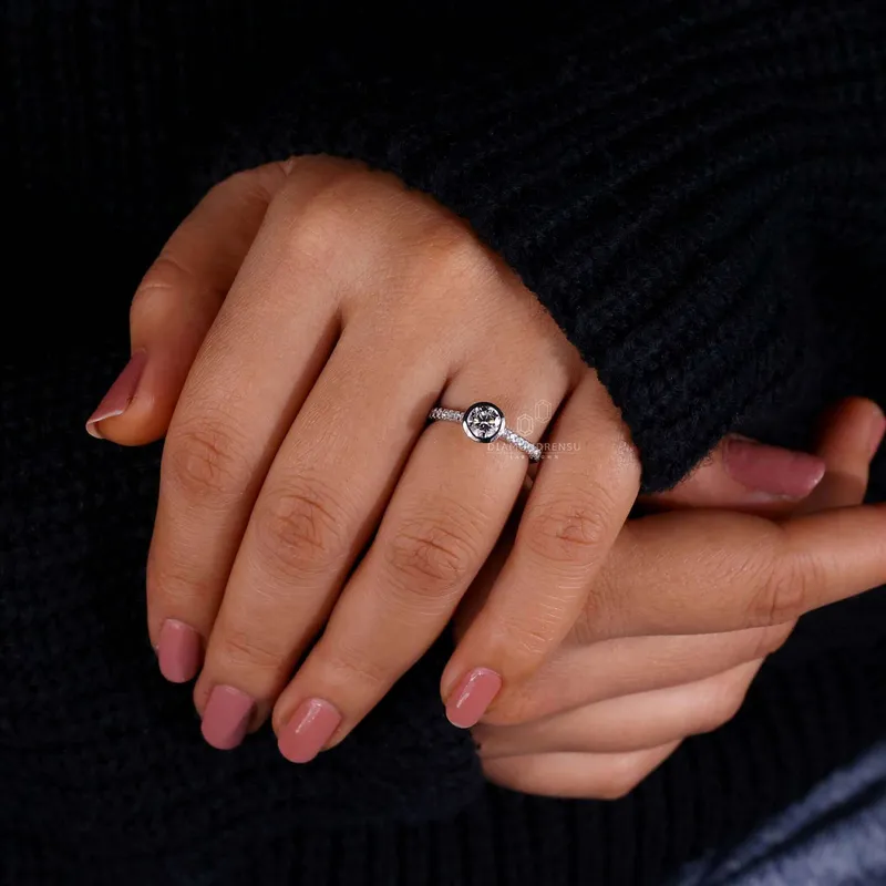 Round Cut Bezel Set Lab Grown Diamond Ring vy 7