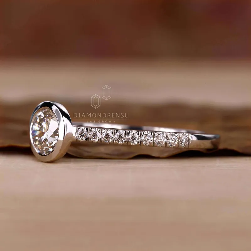 Round Cut Bezel Set Lab Grown Diamond Ring vy 3