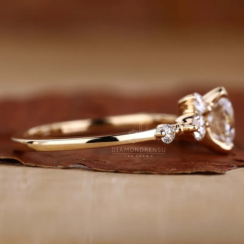 Vintage Diamond Cluster Ring - Dazzling Elegance vy 3