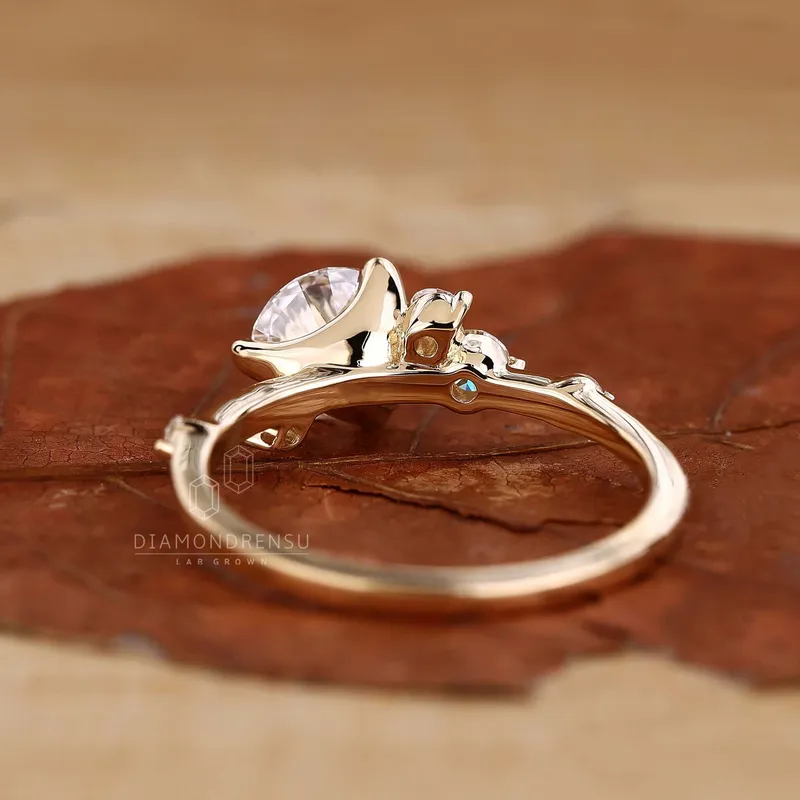Vintage Diamond Cluster Ring - Dazzling Elegance vy 5