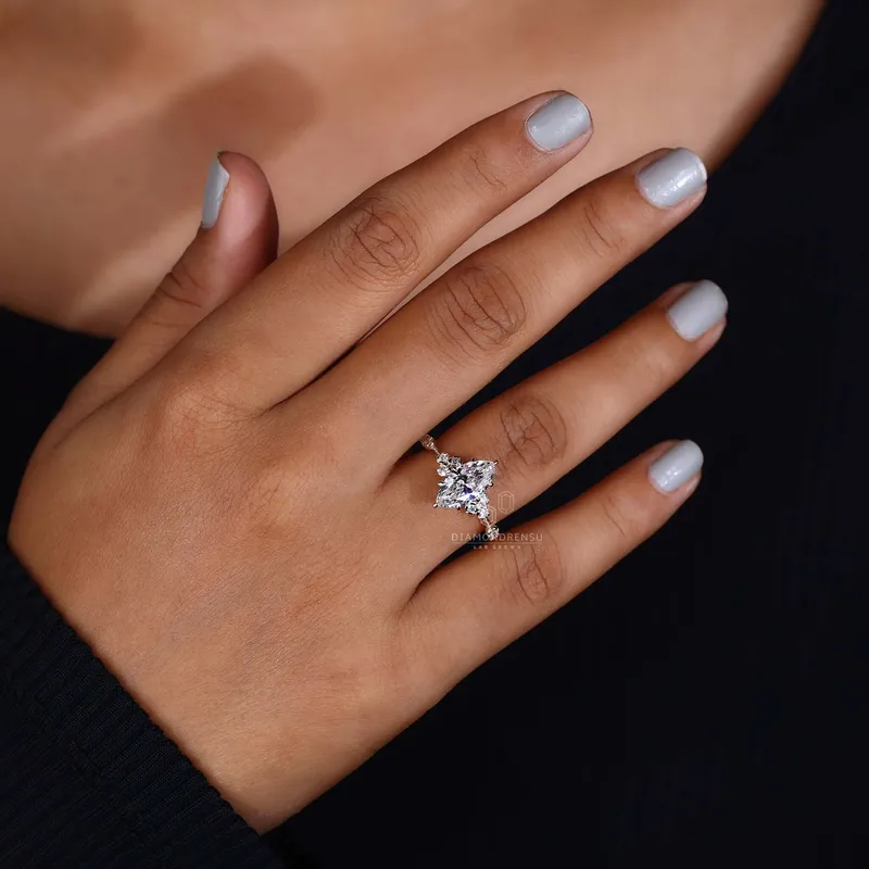 Vintage Marquise Cut Diamond Ring - Timeless Elegance vy 6