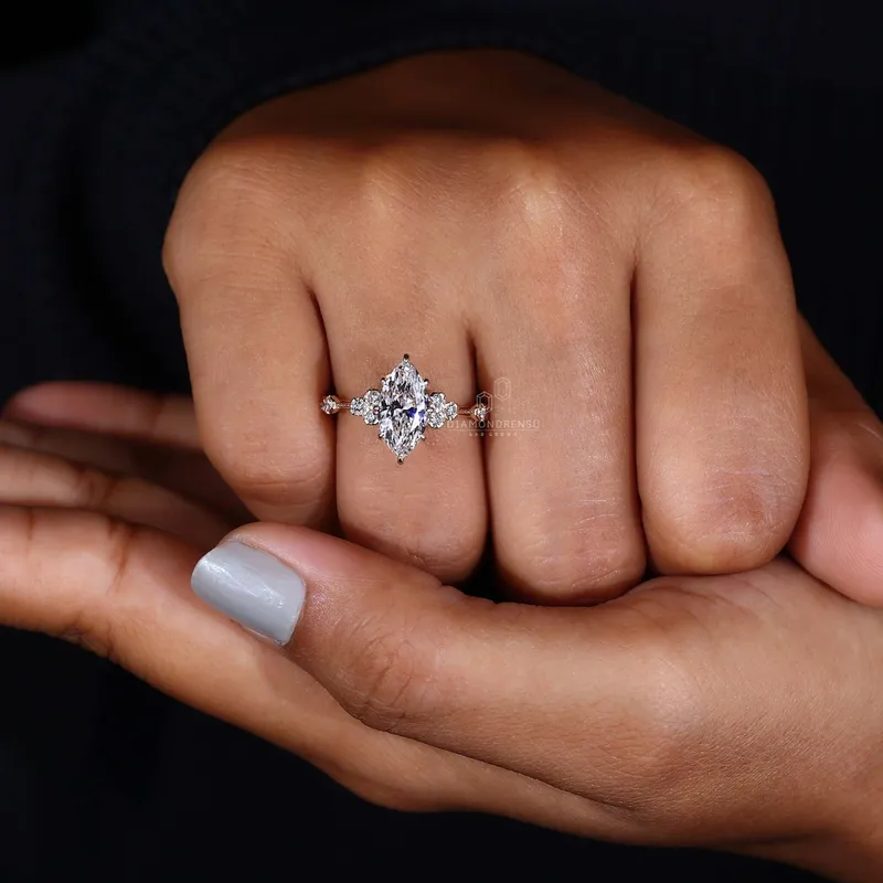 Vintage Marquise Cut Diamond Ring - Timeless Elegance vy 4