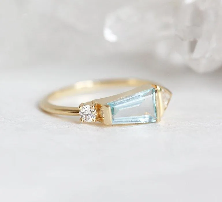 Dita Trapezoid-Cut Aquamarine Diamond Cluster Ring vy 3