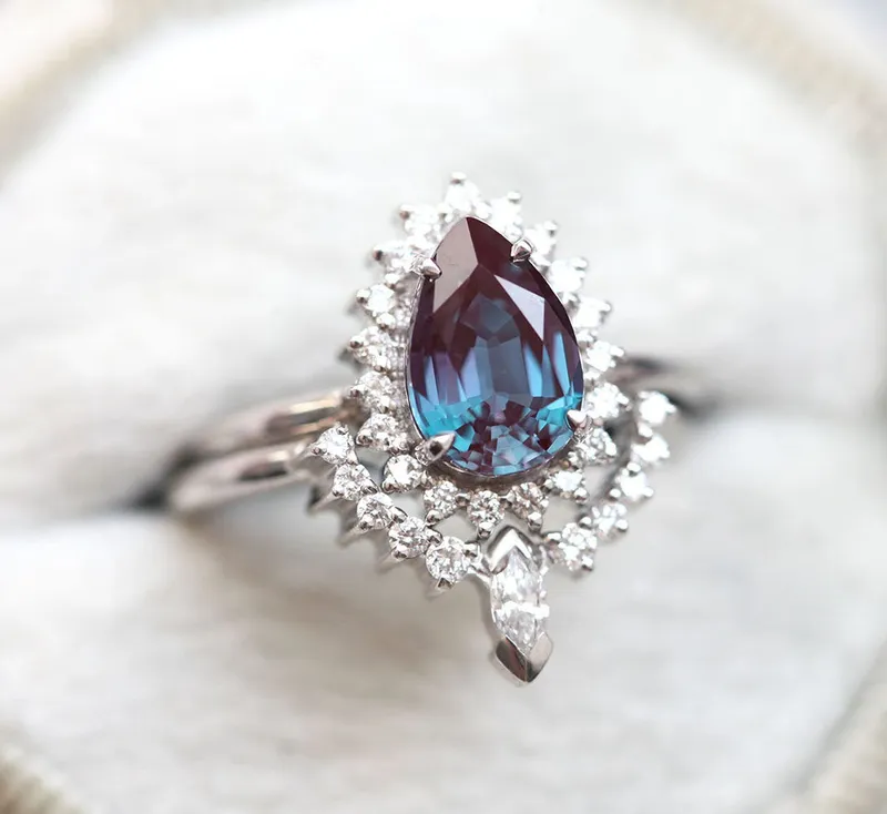 DREW PEAR ALEXANDRITE RING vy 4