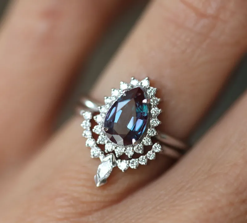 DREW PEAR ALEXANDRITE RING vy 5