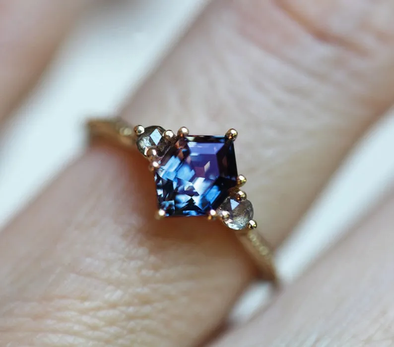 Dua Alexandrite Ring view 2