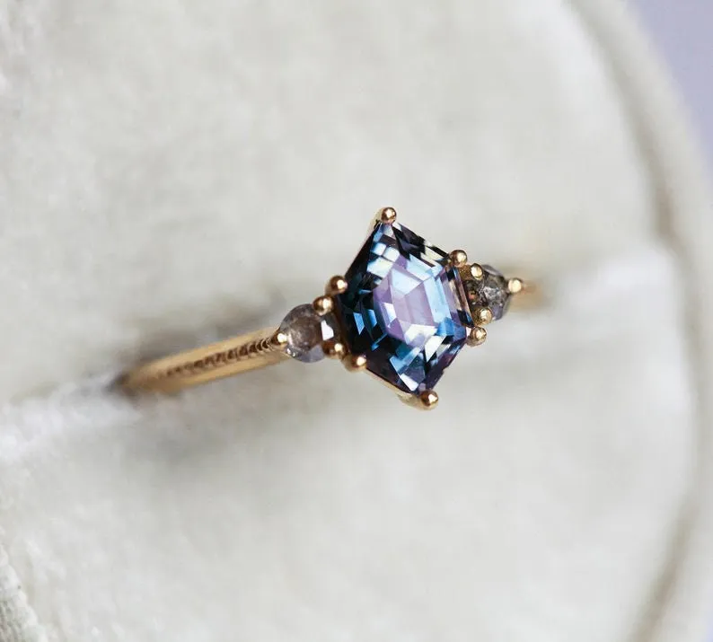 Dua Alexandrite Ring view 3