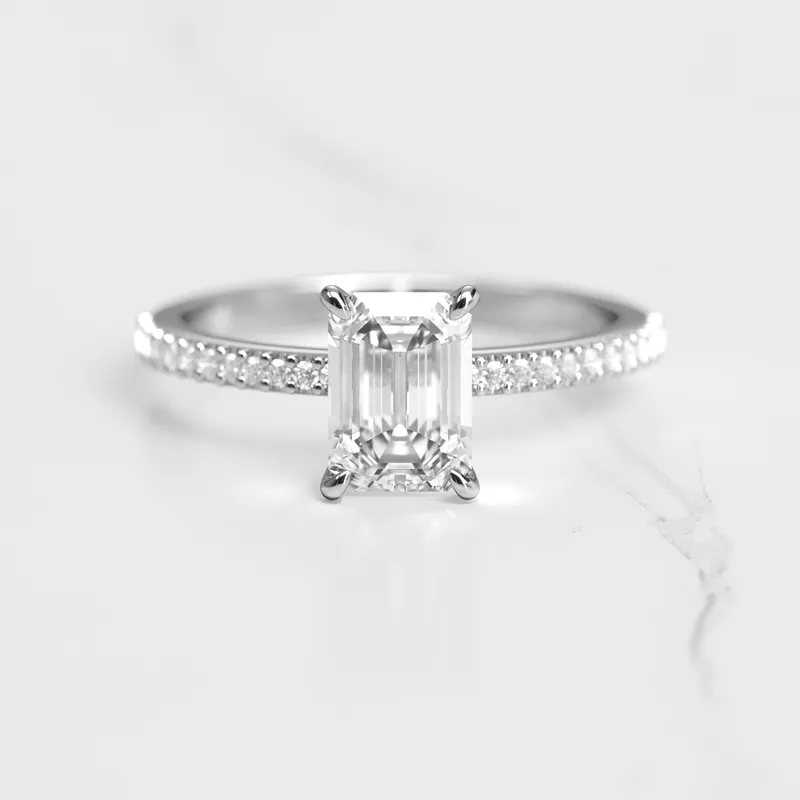 EMERALD HALF PAVE DIAMOND RING vy 3