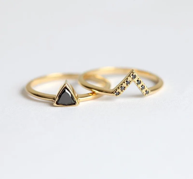 Elegant Black Diamond Chevron Gold Ring With Prong Setting view 5