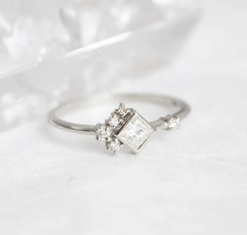 A special delicate engagement ring. vy 7