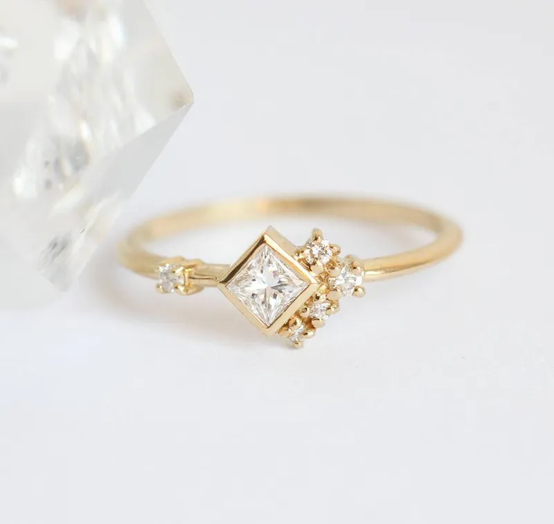 A special delicate engagement ring. vy 3