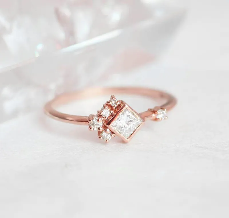 A special delicate engagement ring. vy 6