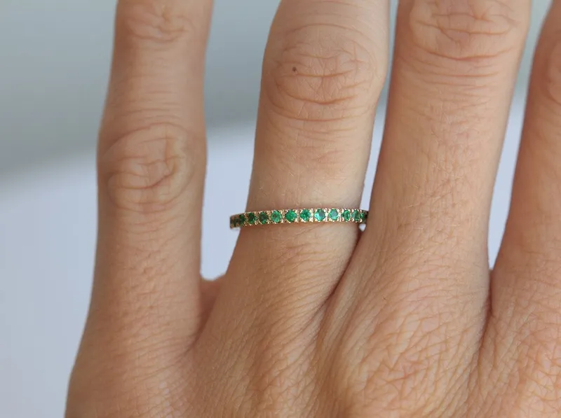 Emerald Wedding Ring, Emerald Wedding Band vy 2