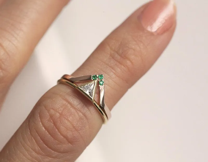 Emerald Wedding Band, Rose Gold Emerald Band vy 4
