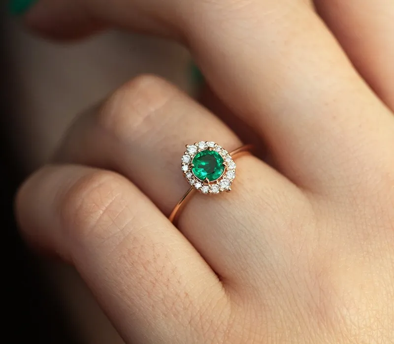 Eva Diamond Ring vy 10