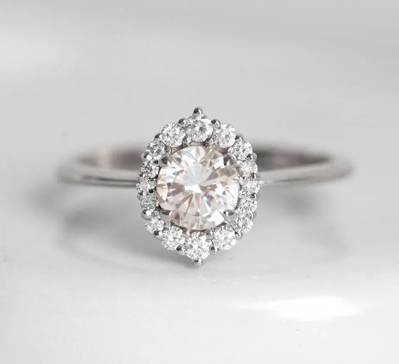 Eva Diamond Ring vy 12