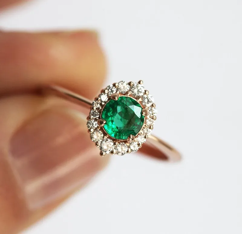 Eva Diamond Ring vy 9